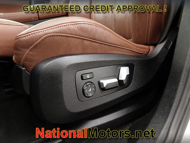 BMW X6 Vehicle Full-screen Gallery Image 16