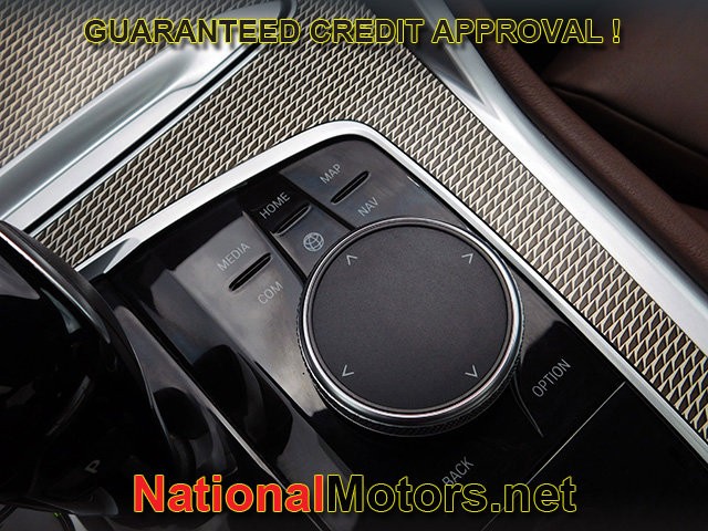 BMW X6 Vehicle Full-screen Gallery Image 22