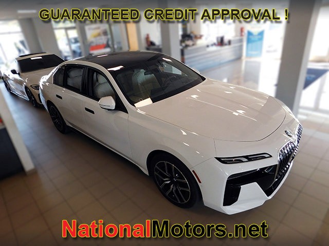 BMW 7 Series Vehicle Full-screen Gallery Image 02