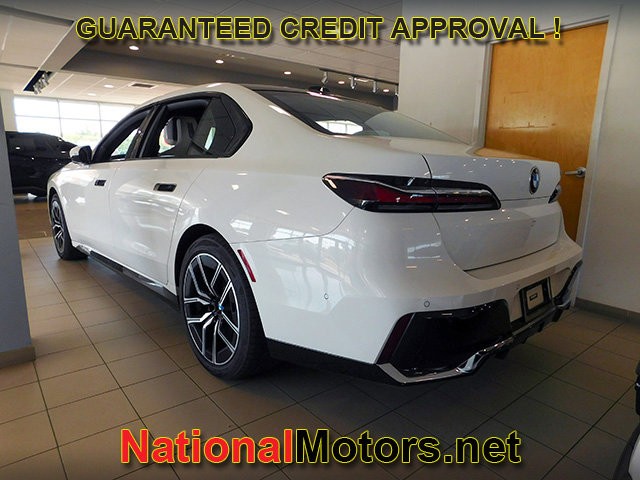 BMW 7 Series Vehicle Full-screen Gallery Image 05