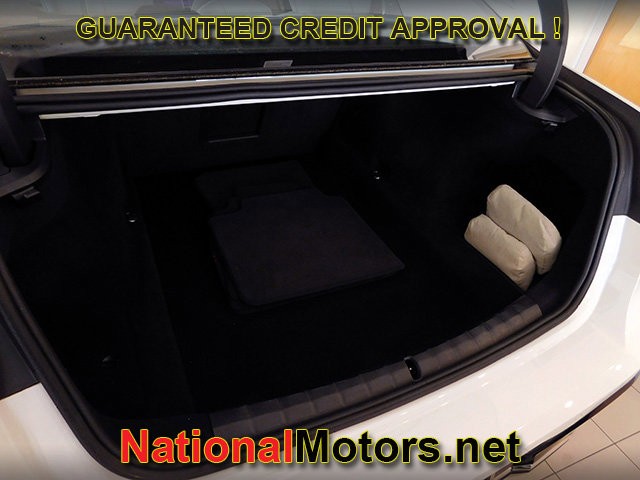 BMW 7 Series Vehicle Full-screen Gallery Image 07