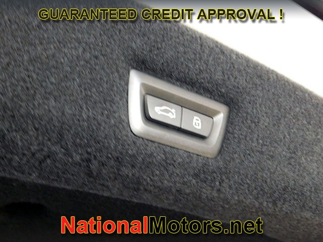 BMW 7 Series Vehicle Full-screen Gallery Image 08