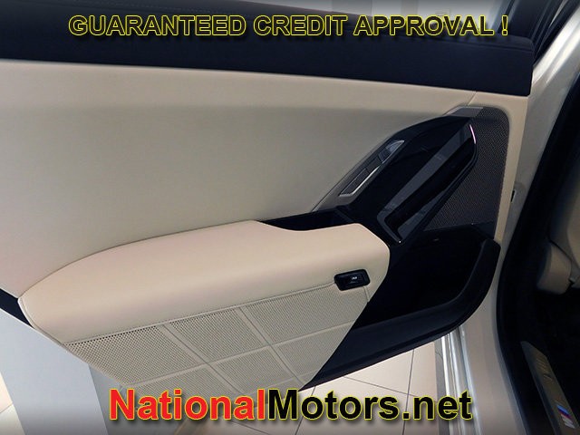 BMW 7 Series Vehicle Full-screen Gallery Image 09