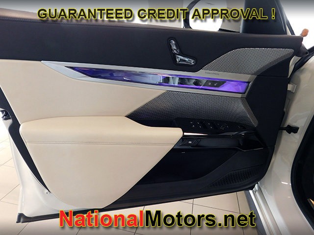 BMW 7 Series Vehicle Full-screen Gallery Image 13