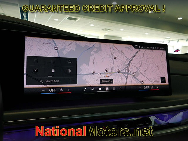 BMW 7 Series Vehicle Full-screen Gallery Image 17