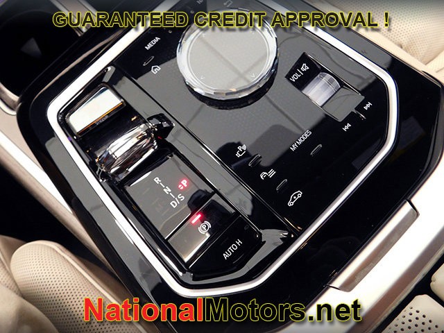 BMW 7 Series Vehicle Full-screen Gallery Image 20