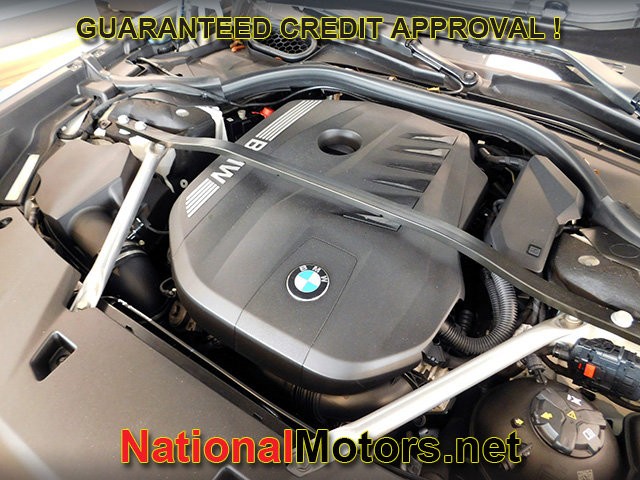 BMW 7 Series Vehicle Full-screen Gallery Image 25