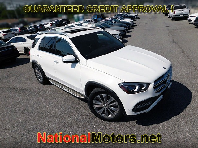 Mercedes-Benz GLE Vehicle Full-screen Gallery Image 02