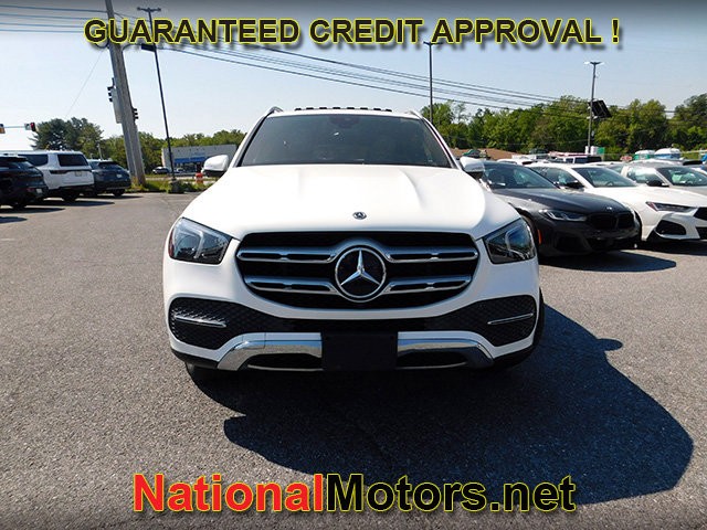 Mercedes-Benz GLE Vehicle Full-screen Gallery Image 03