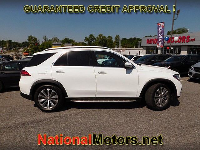 Mercedes-Benz GLE Vehicle Full-screen Gallery Image 04