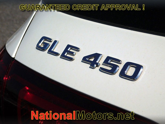 Mercedes-Benz GLE Vehicle Full-screen Gallery Image 07