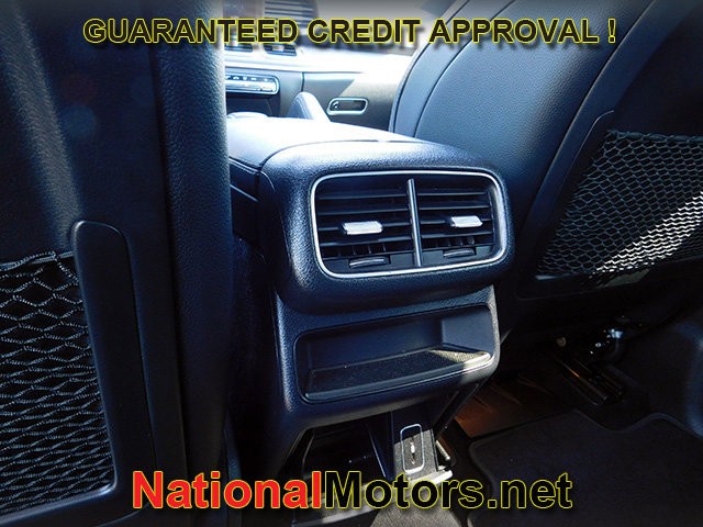 Mercedes-Benz GLE Vehicle Full-screen Gallery Image 14