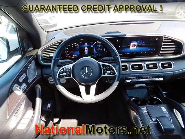 Mercedes-Benz GLE Vehicle Full-screen Gallery Image 15