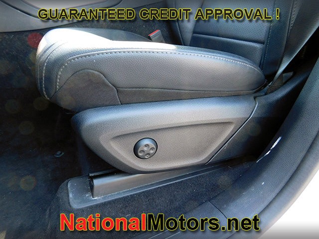 Mercedes-Benz GLE Vehicle Full-screen Gallery Image 19
