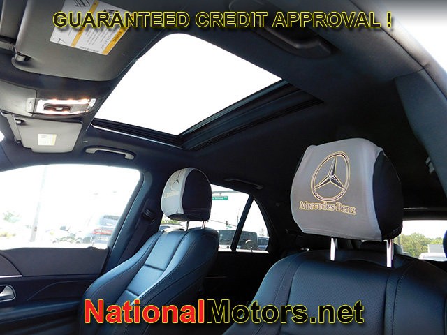 Mercedes-Benz GLE Vehicle Full-screen Gallery Image 20