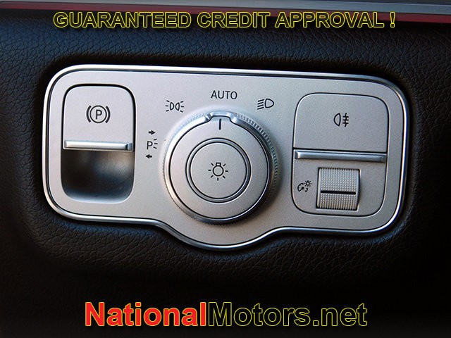 Mercedes-Benz GLE Vehicle Full-screen Gallery Image 27