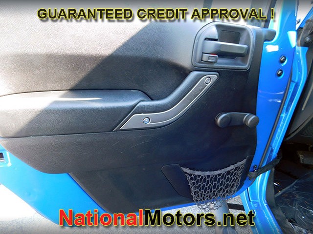 Jeep Wrangler Vehicle Full-screen Gallery Image 10