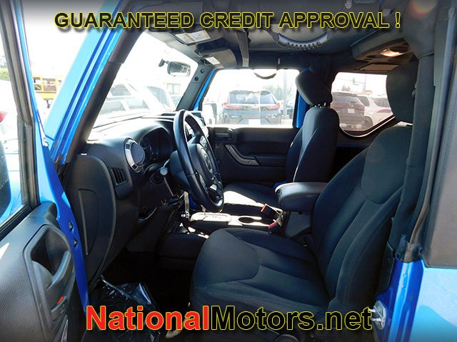 Jeep Wrangler Vehicle Full-screen Gallery Image 11