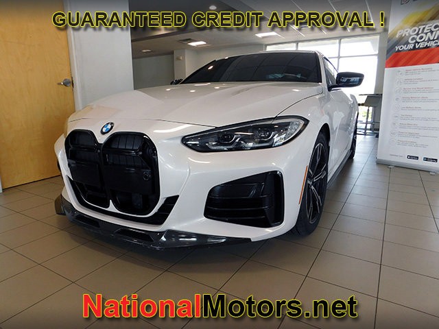 BMW 4 Series Vehicle Full-screen Gallery Image 02