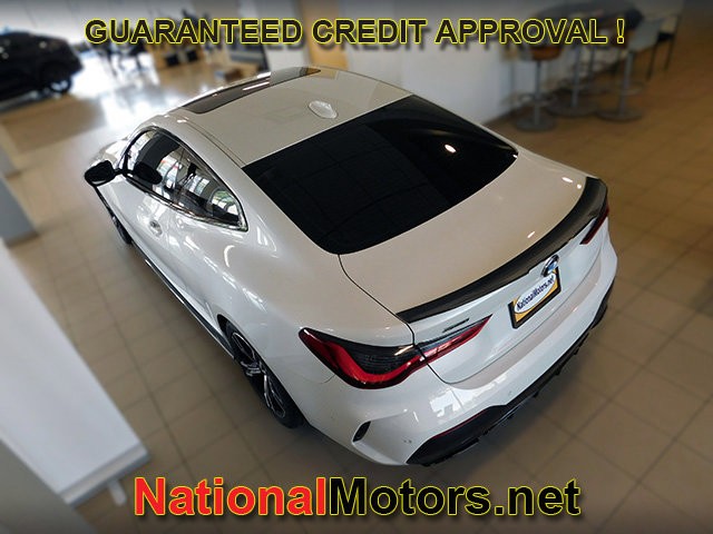 BMW 4 Series Vehicle Full-screen Gallery Image 04