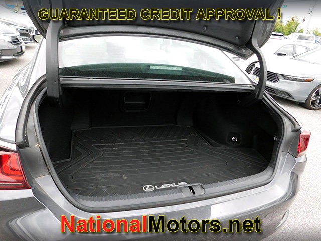 Lexus ES Vehicle Full-screen Gallery Image 08