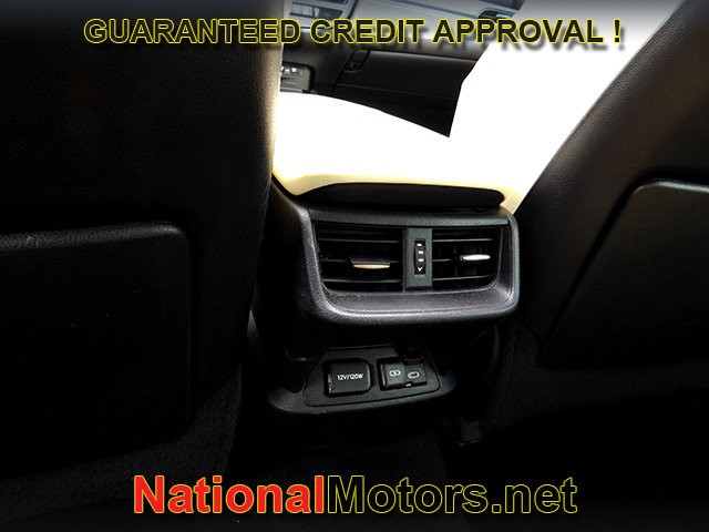 Lexus ES Vehicle Full-screen Gallery Image 11