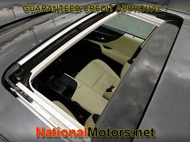 Lexus ES Vehicle Full-screen Gallery Image 13