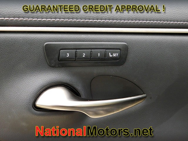 Lexus ES Vehicle Full-screen Gallery Image 15