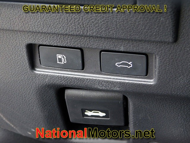 Lexus ES Vehicle Full-screen Gallery Image 25