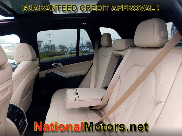BMW X5 Vehicle Full-screen Gallery Image 11