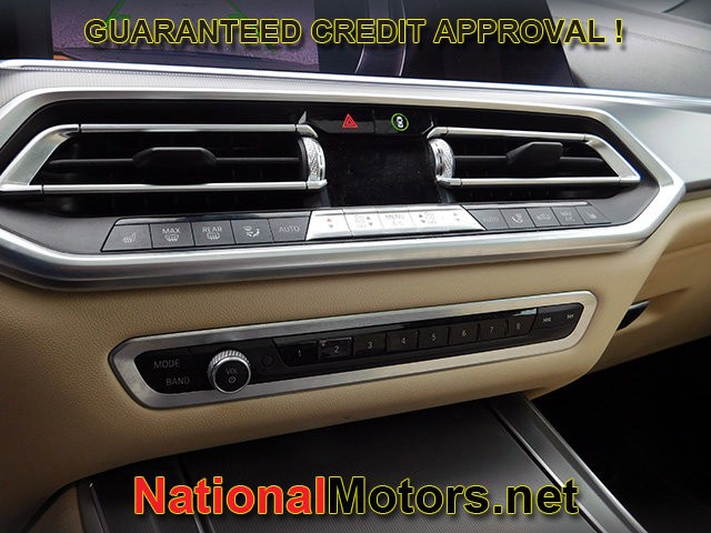 BMW X5 Vehicle Full-screen Gallery Image 18
