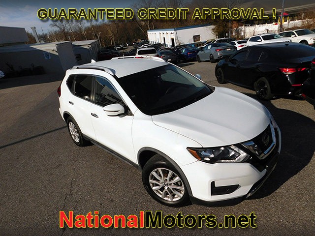 Nissan Rogue Vehicle Full-screen Gallery Image 02