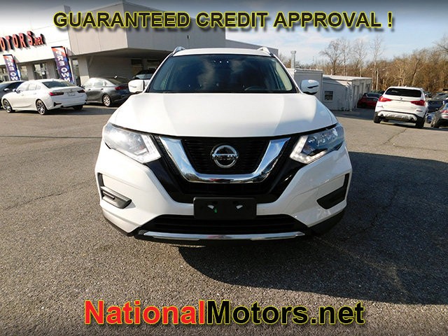 Nissan Rogue Vehicle Full-screen Gallery Image 03