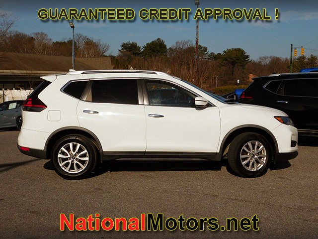 Nissan Rogue Vehicle Full-screen Gallery Image 04