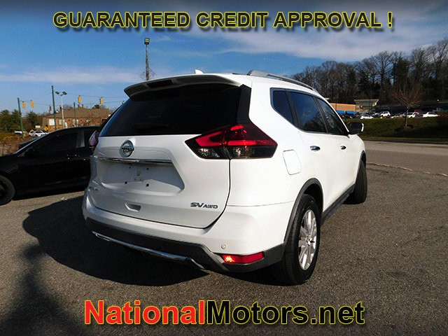 Nissan Rogue Vehicle Full-screen Gallery Image 05