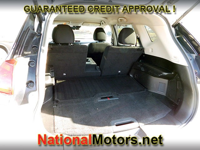 Nissan Rogue Vehicle Full-screen Gallery Image 07