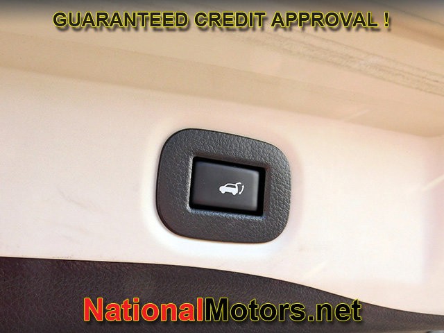 Nissan Rogue Vehicle Full-screen Gallery Image 08
