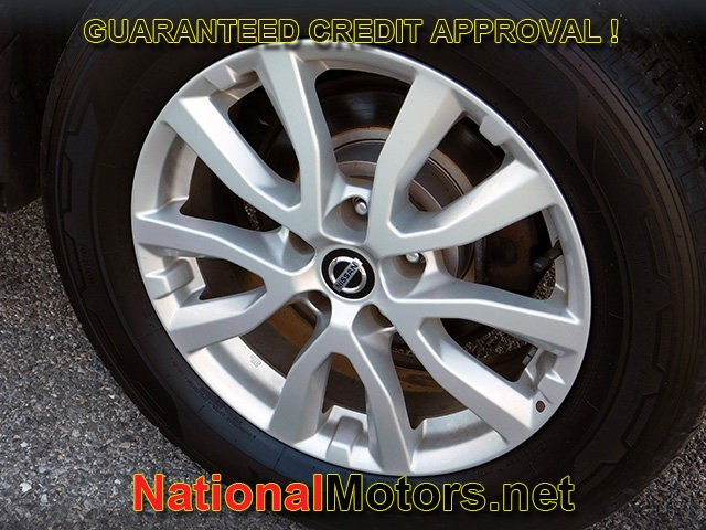 Nissan Rogue Vehicle Full-screen Gallery Image 09
