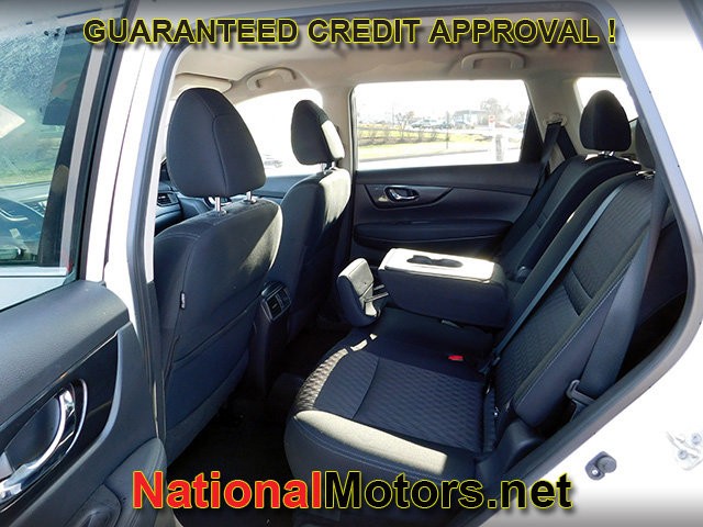 Nissan Rogue Vehicle Full-screen Gallery Image 11