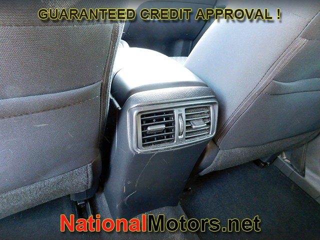 Nissan Rogue Vehicle Full-screen Gallery Image 12