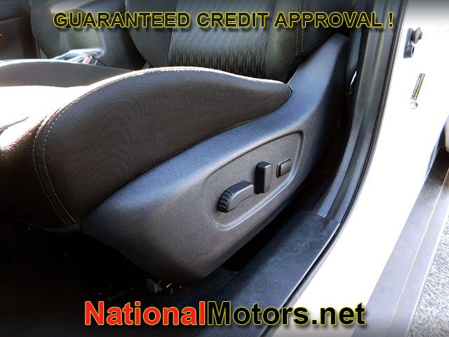 Nissan Rogue Vehicle Full-screen Gallery Image 15