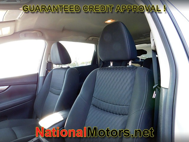 Nissan Rogue Vehicle Full-screen Gallery Image 16