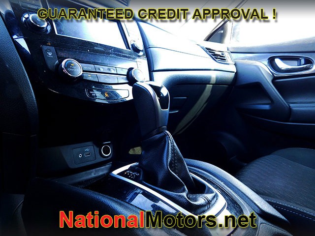 Nissan Rogue Vehicle Full-screen Gallery Image 19