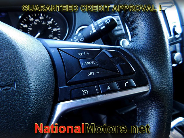 Nissan Rogue Vehicle Full-screen Gallery Image 20