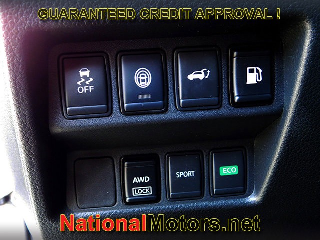 Nissan Rogue Vehicle Full-screen Gallery Image 22