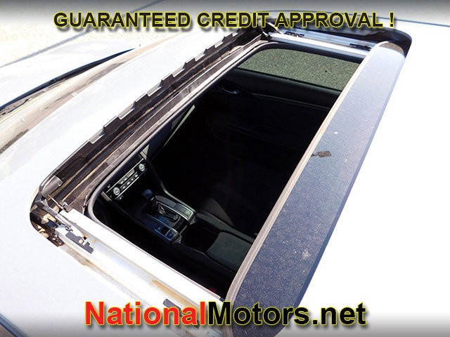 Honda Civic Hatchback Vehicle Full-screen Gallery Image 05
