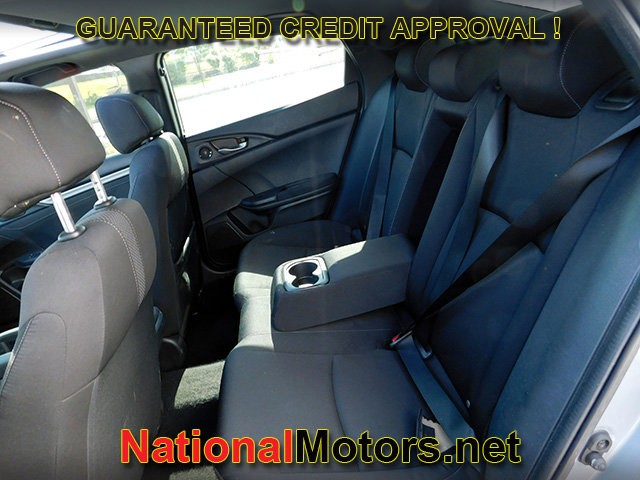 Honda Civic Hatchback Vehicle Full-screen Gallery Image 08