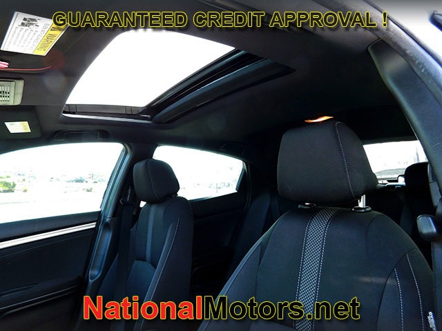 Honda Civic Hatchback Vehicle Full-screen Gallery Image 11