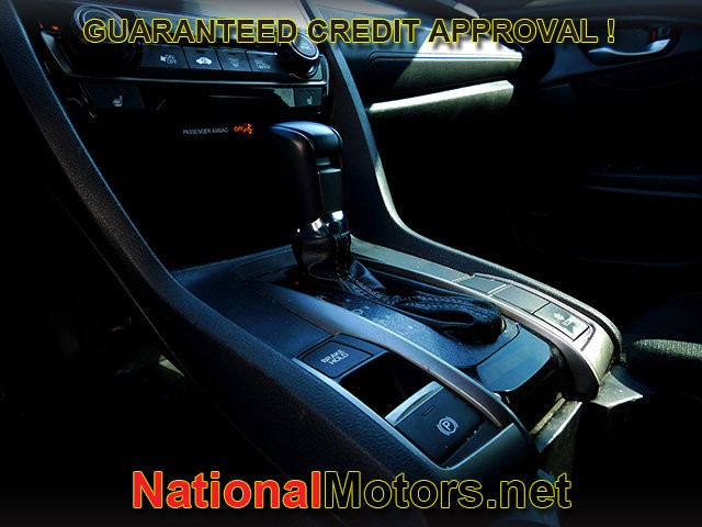 Honda Civic Hatchback Vehicle Full-screen Gallery Image 15