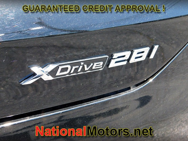 BMW X2 Vehicle Full-screen Gallery Image 06